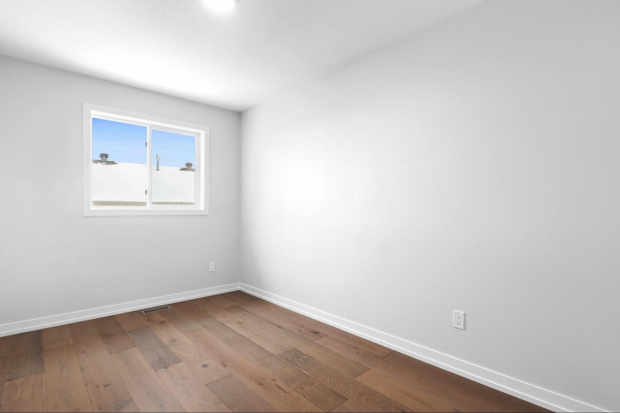 SOLID HARDWOOD FLOORING